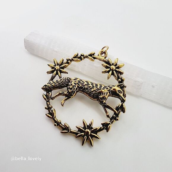 Adorable! Gold Toned Fox Spring Floral Flower Daisy Pendant 1.92" Gift Present - Picture 1 of 3